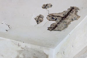 Cold surfaces and property to damage